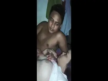 Gadis Cantik Pasrah Goyang Kasur Puas