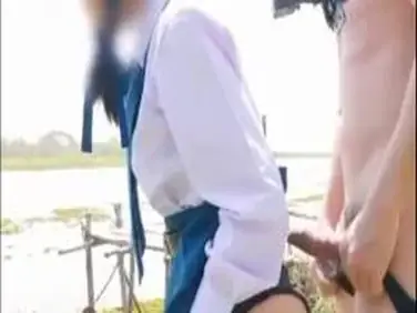 Gadis Cantik Pasrah Goyang Kasur Sungai