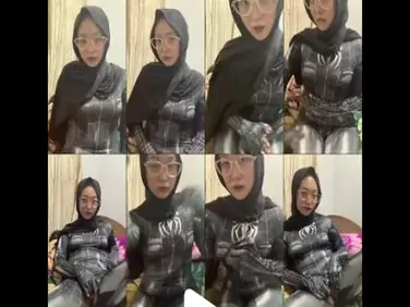 Laras Cewek Jilbab Cosplay Venom Spiderman Colmek