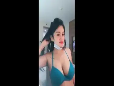 Tante Semok Cantik Pasrah Goyang Kasur Crot